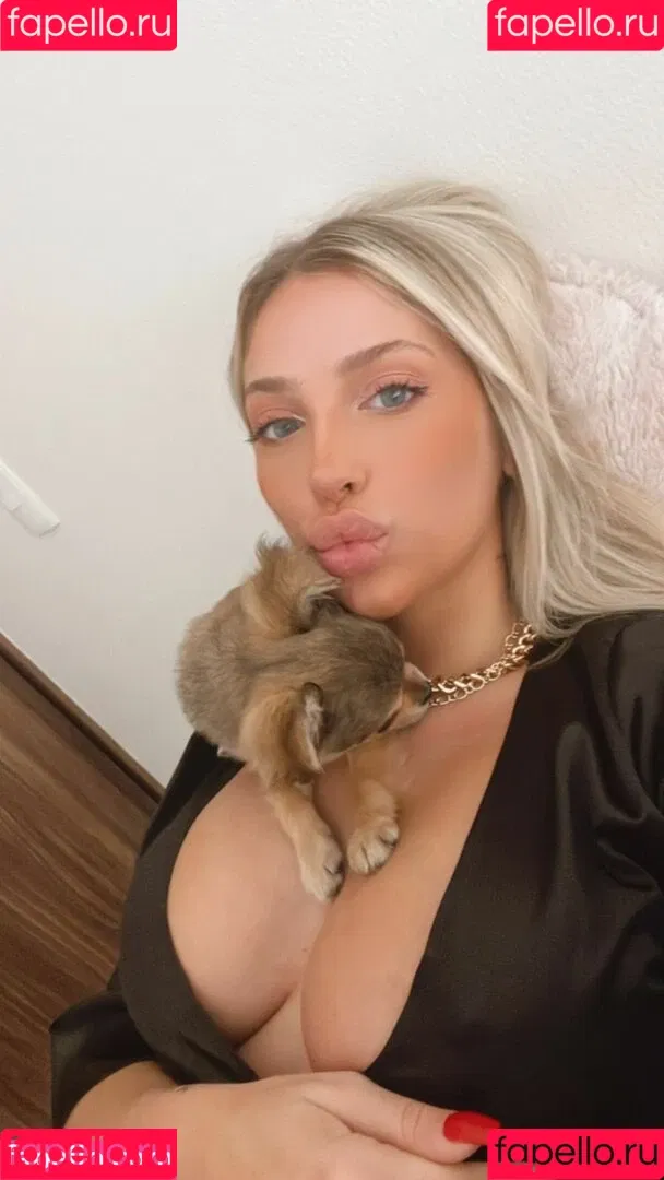 Antonella Mantovano / antomantovano Onlyfans Photo Gallery 