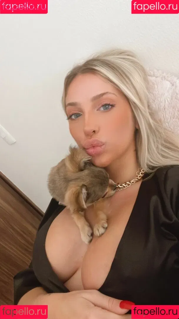 Antonella Mantovano / antomantovano Onlyfans Photo Gallery 