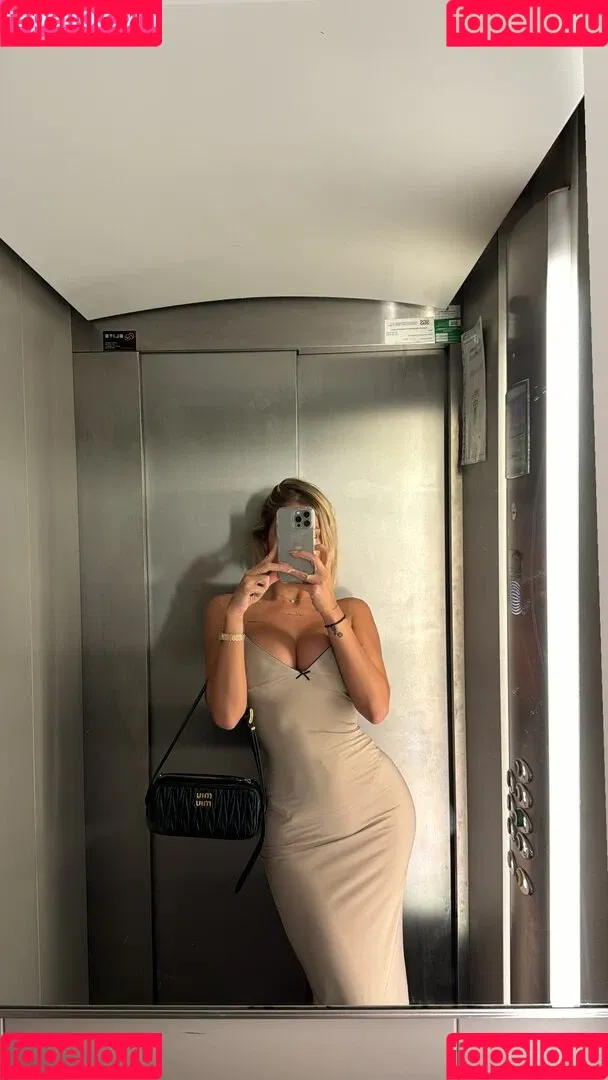 Antonella Mantovano / antomantovano Onlyfans Photo Gallery 