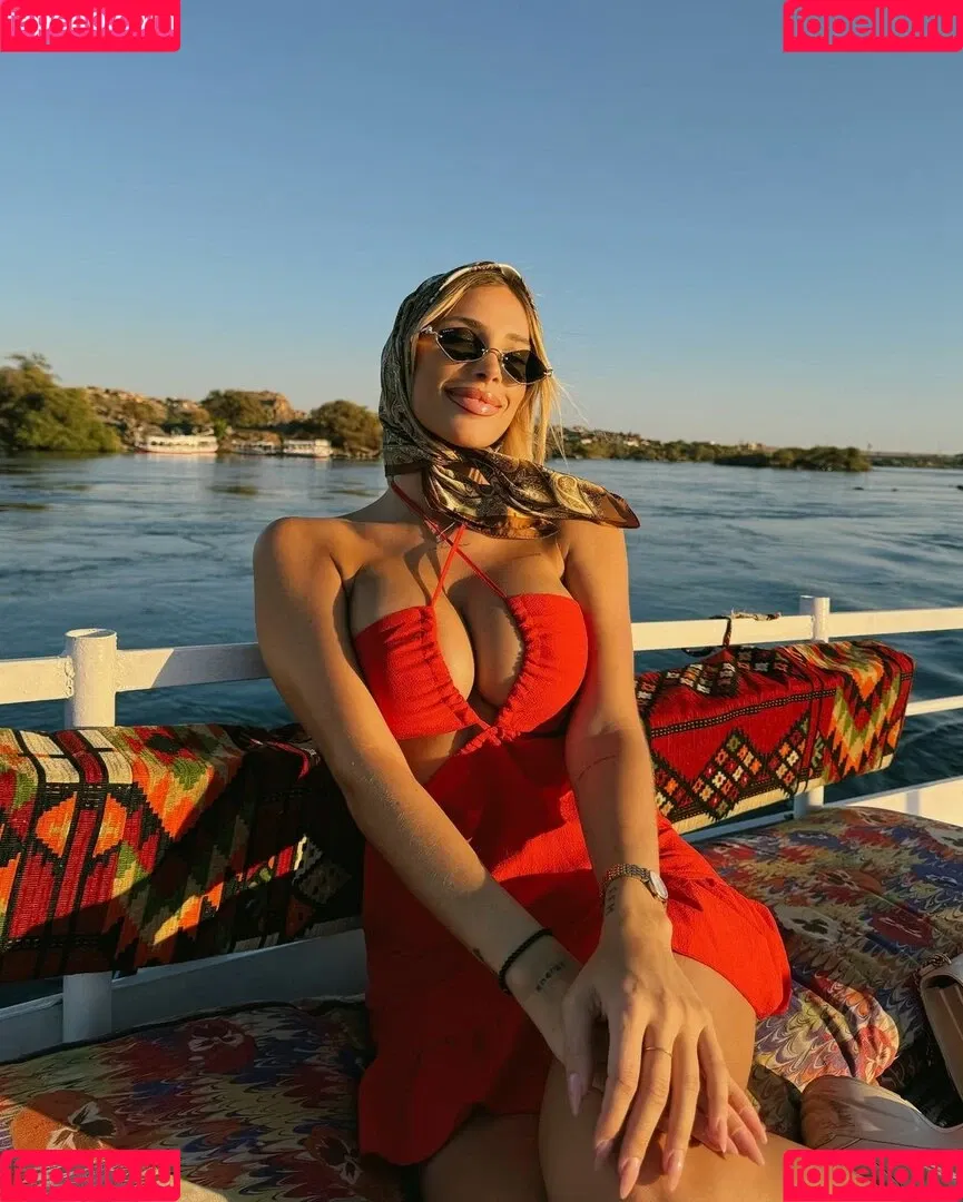 Antonella Mantovano / antomantovano Onlyfans Photo Gallery 