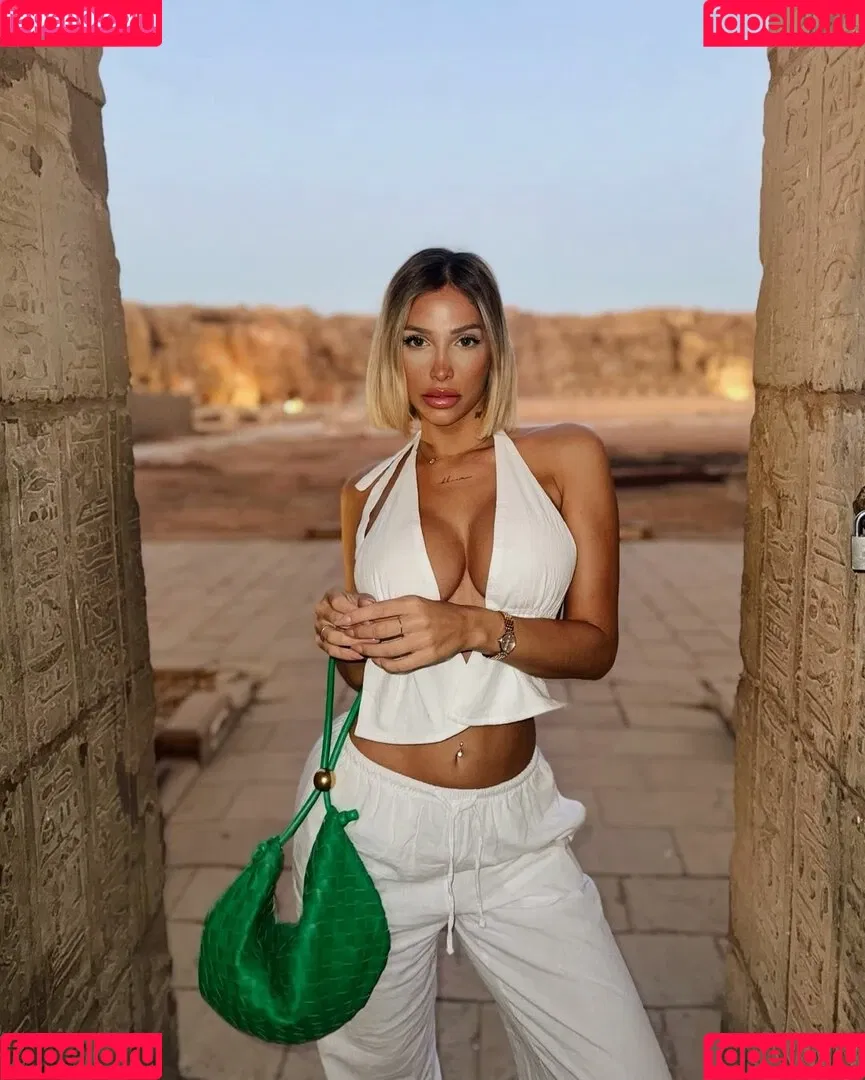 Antonella Mantovano / antomantovano Onlyfans Photo Gallery 