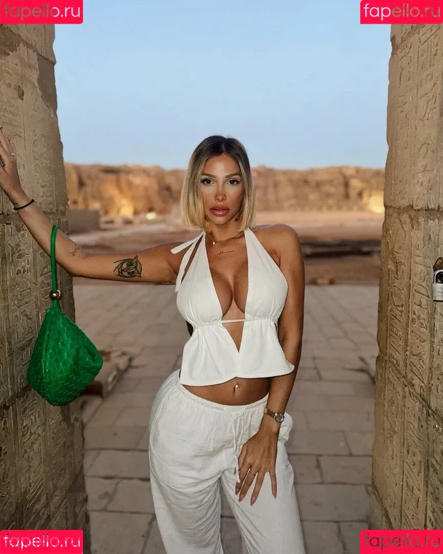 Antonella Mantovano / antomantovano Onlyfans Photo Gallery 