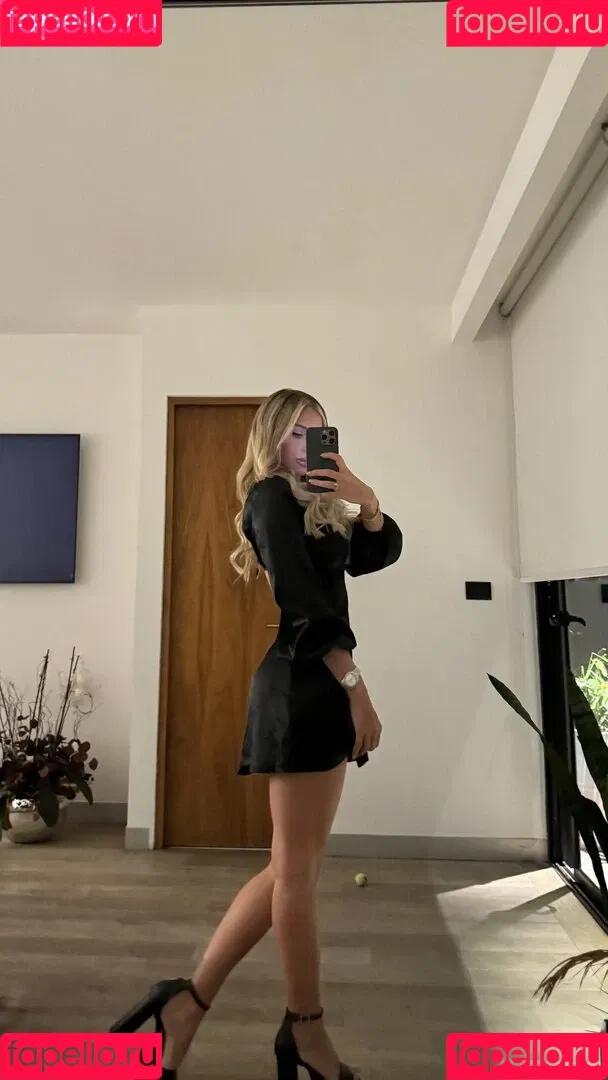 Antonella Mantovano / antomantovano Onlyfans Photo Gallery 