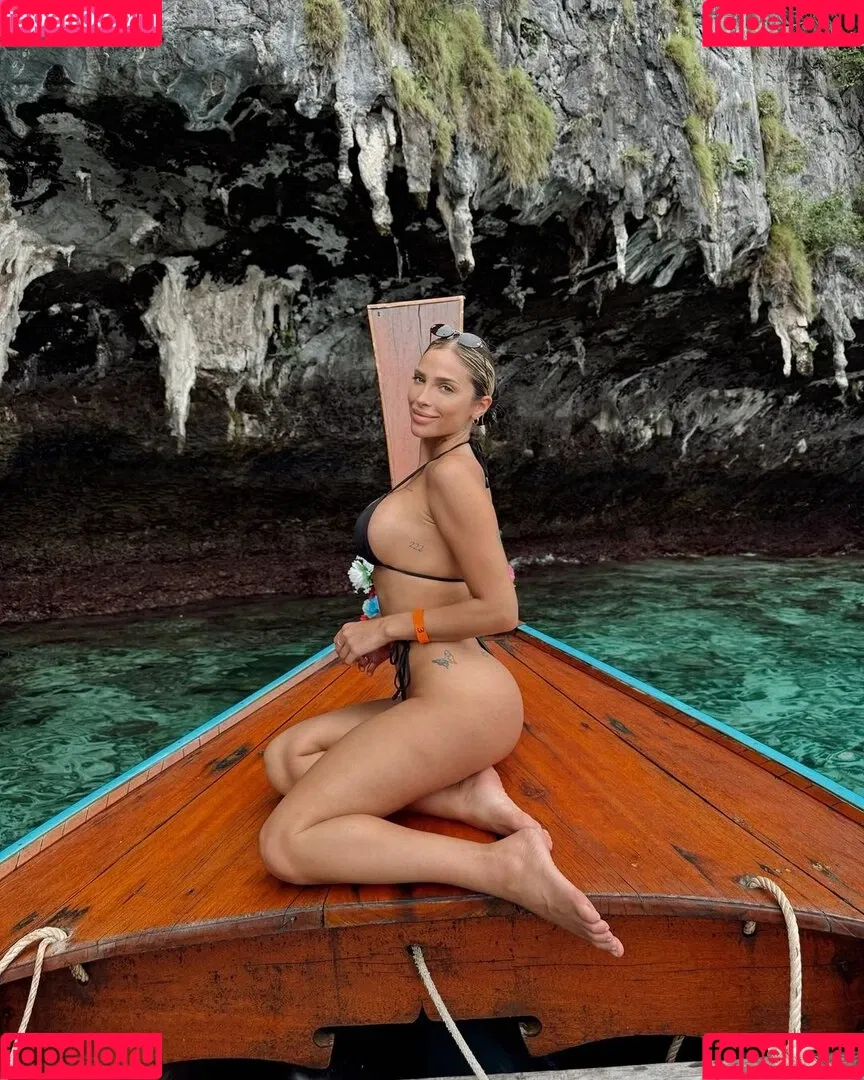 Antonella Mantovano / antomantovano Onlyfans Photo Gallery 