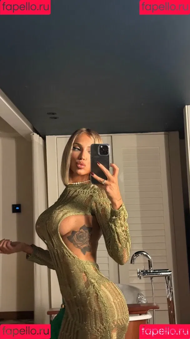 Antonella Mantovano / antomantovano Onlyfans Photo Gallery 