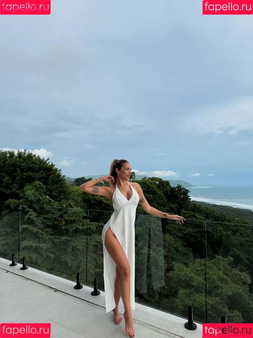 Antonella Mantovano / antomantovano Onlyfans Photo Gallery 