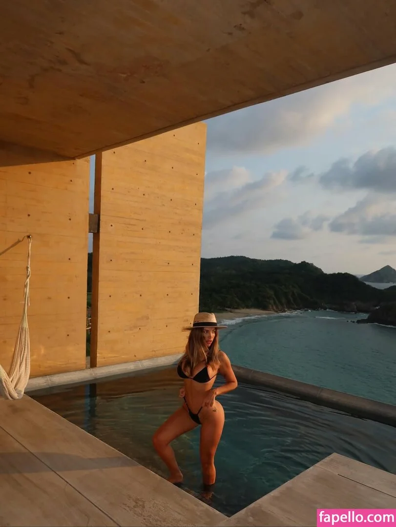 Antonella Mantovano / antomantovano Onlyfans Photo Gallery 