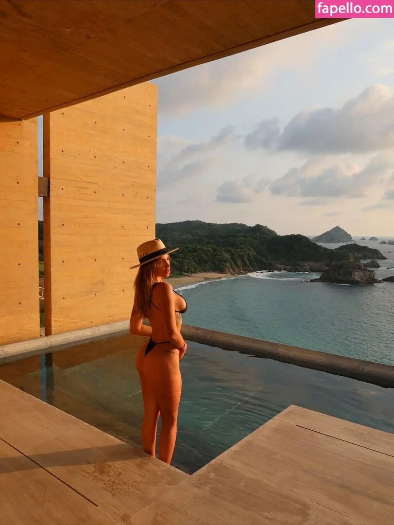 Antonella Mantovano / antomantovano Onlyfans Photo Gallery 