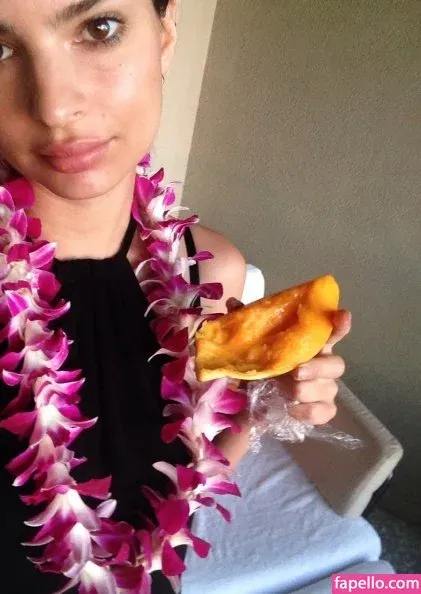 Emily Ratajkowski Onlyfans Photo Gallery 