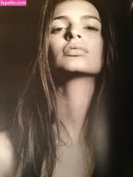 Emily Ratajkowski Onlyfans Photo Gallery 