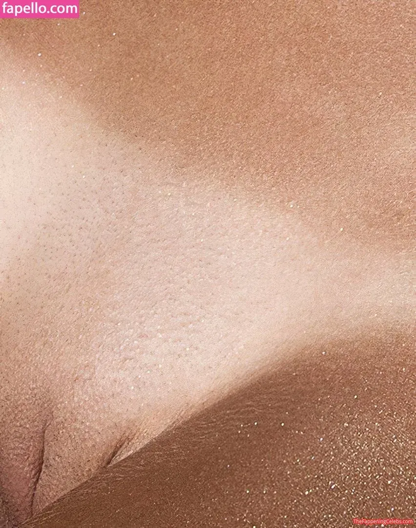 Emily Ratajkowski Onlyfans Photo Gallery 