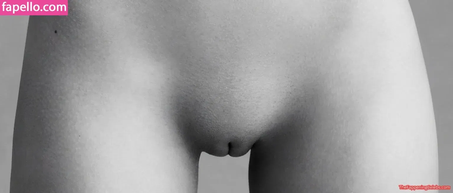 Emily Ratajkowski Onlyfans Photo Gallery 