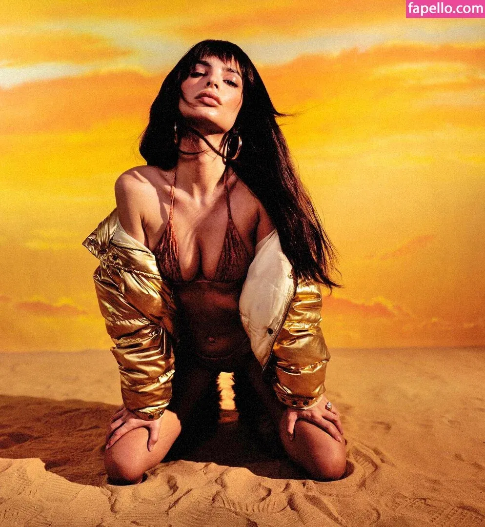 Emily Ratajkowski Onlyfans Photo Gallery 