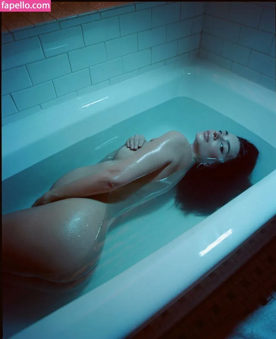 Emily Ratajkowski Onlyfans Photo Gallery 