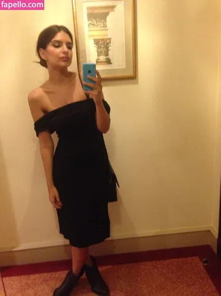 Emily Ratajkowski Onlyfans Photo Gallery 