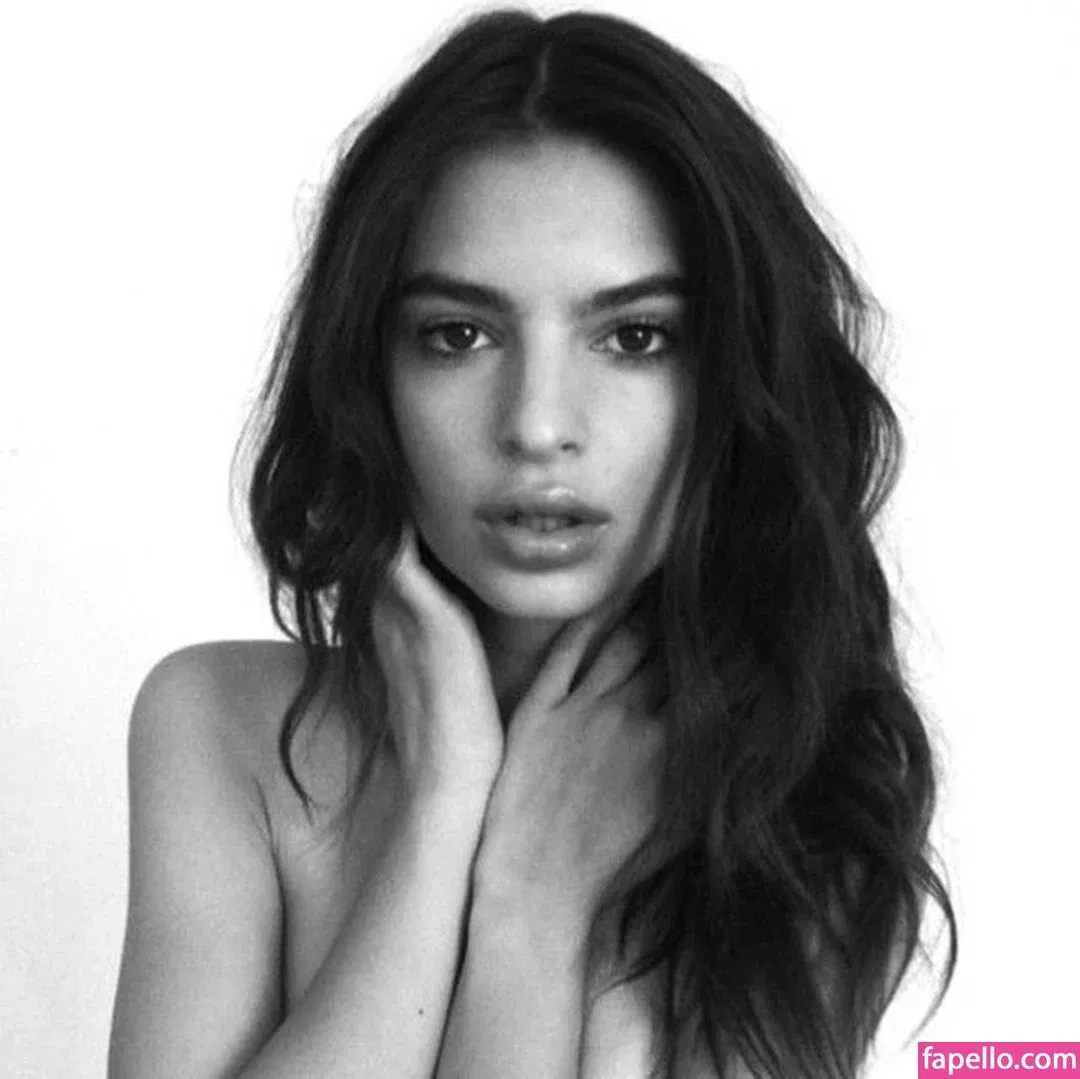 Emily Ratajkowski Onlyfans Photo Gallery 