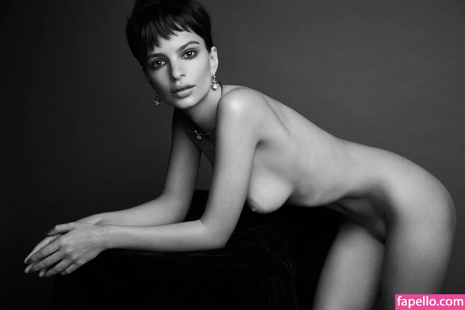 Emily Ratajkowski Onlyfans Photo Gallery 