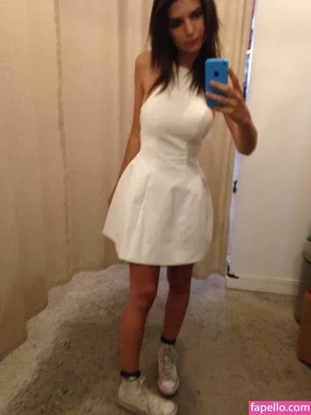 Emily Ratajkowski Onlyfans Photo Gallery 