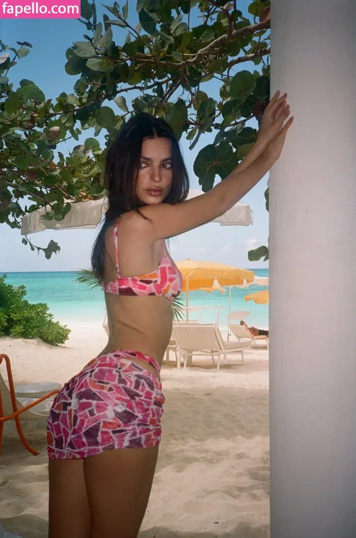 Emily Ratajkowski Onlyfans Photo Gallery 