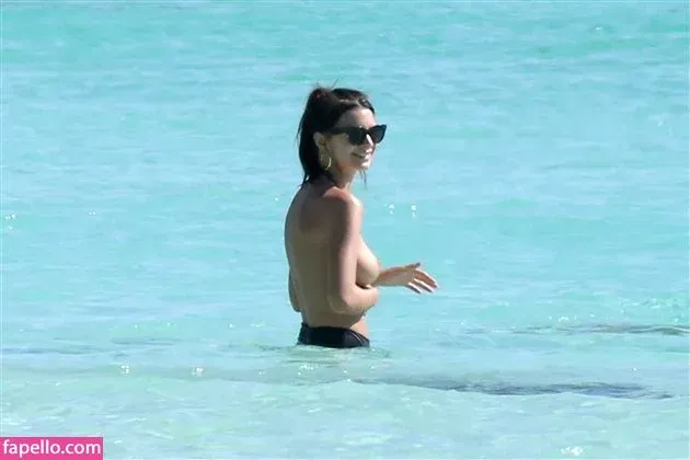 Emily Ratajkowski Onlyfans Photo Gallery 