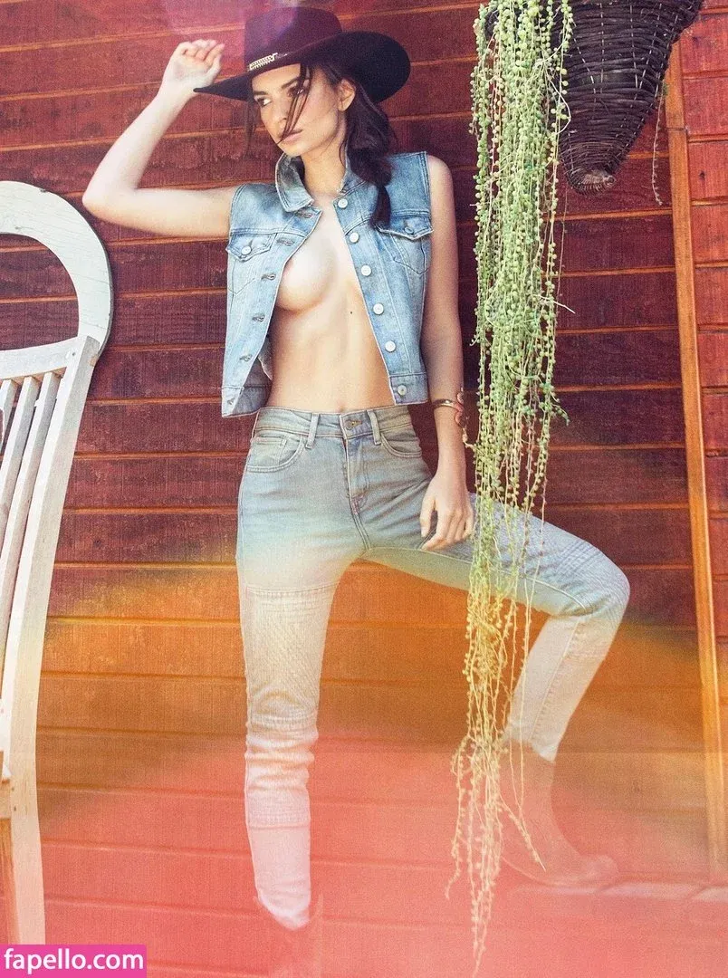 Emily Ratajkowski Onlyfans Photo Gallery 