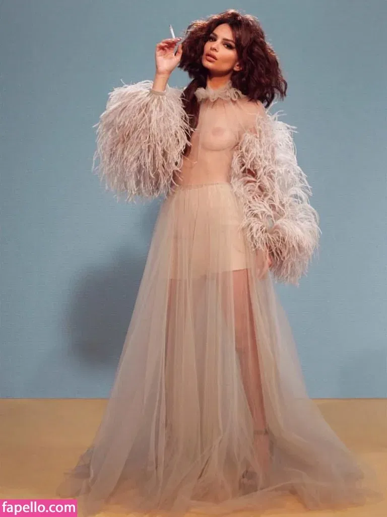 Emily Ratajkowski Onlyfans Photo Gallery 