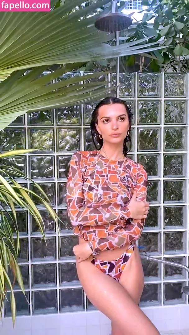 Emily Ratajkowski Onlyfans Photo Gallery 