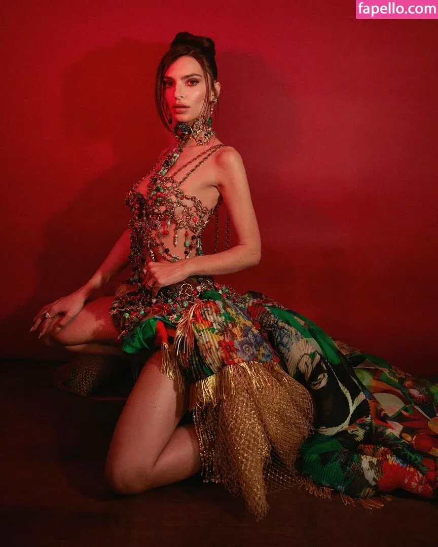 Emily Ratajkowski Onlyfans Photo Gallery 