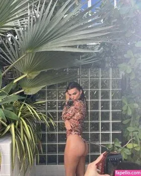 Emily Ratajkowski Onlyfans Photo Gallery 