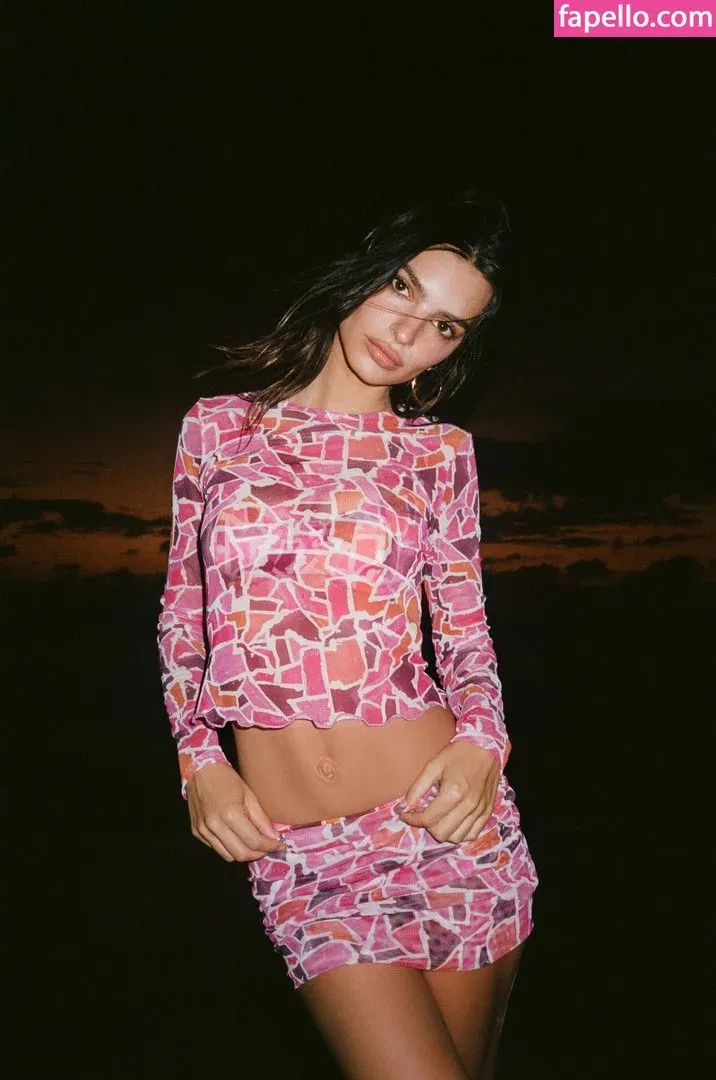 Emily Ratajkowski Onlyfans Photo Gallery 