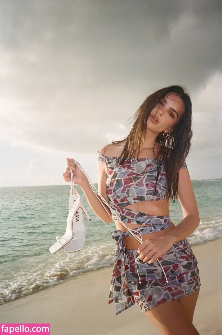 Emily Ratajkowski Onlyfans Photo Gallery 