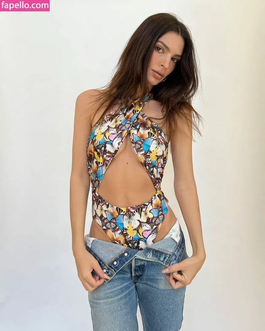 Emily Ratajkowski Onlyfans Photo Gallery 