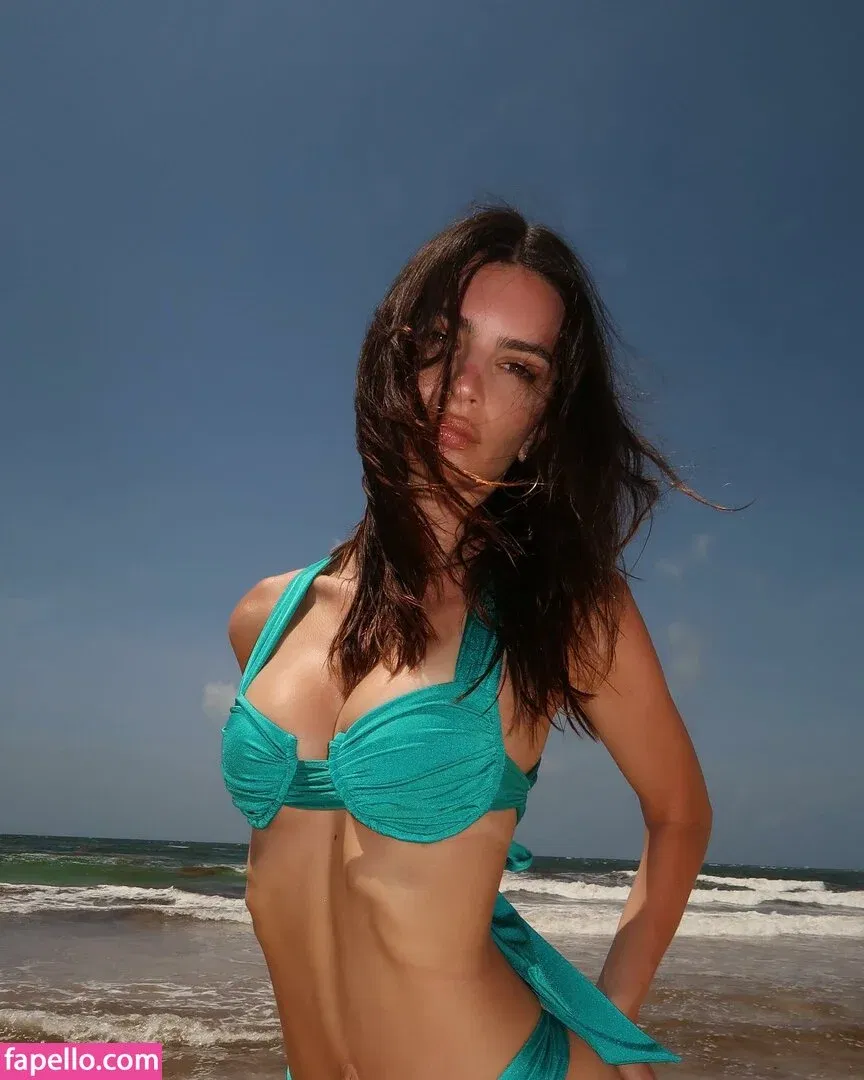 Emily Ratajkowski Onlyfans Photo Gallery 