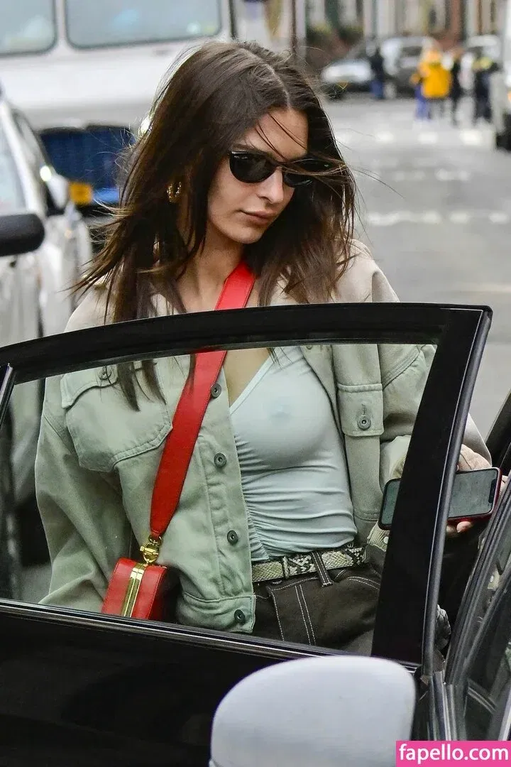 Emily Ratajkowski Onlyfans Photo Gallery 