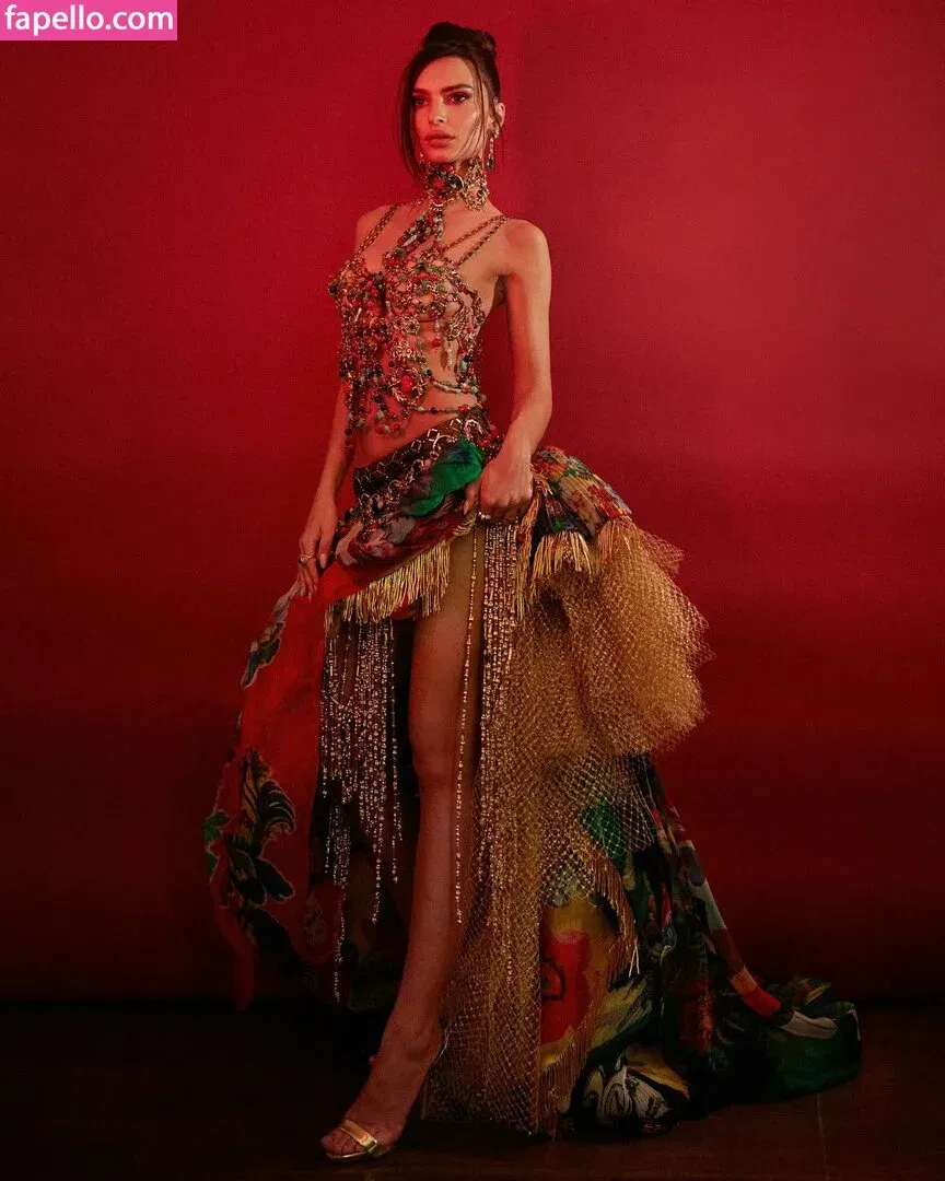 Emily Ratajkowski Onlyfans Photo Gallery 