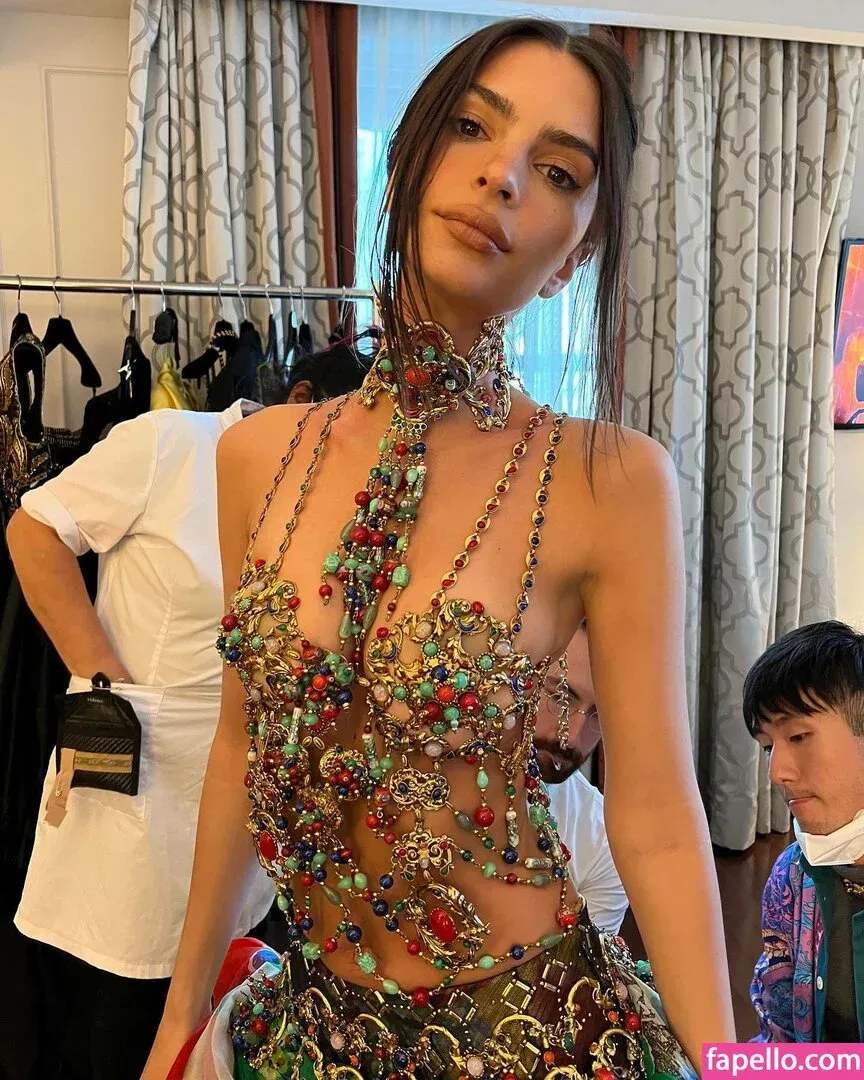 Emily Ratajkowski Onlyfans Photo Gallery 