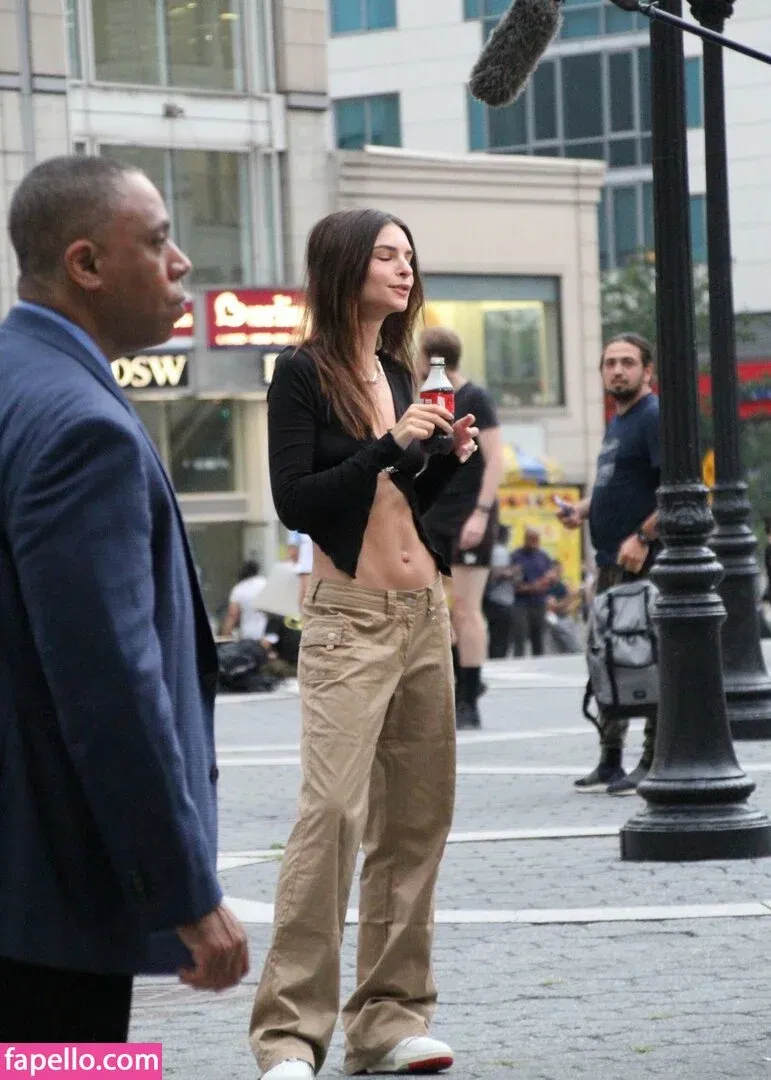 Emily Ratajkowski Onlyfans Photo Gallery 