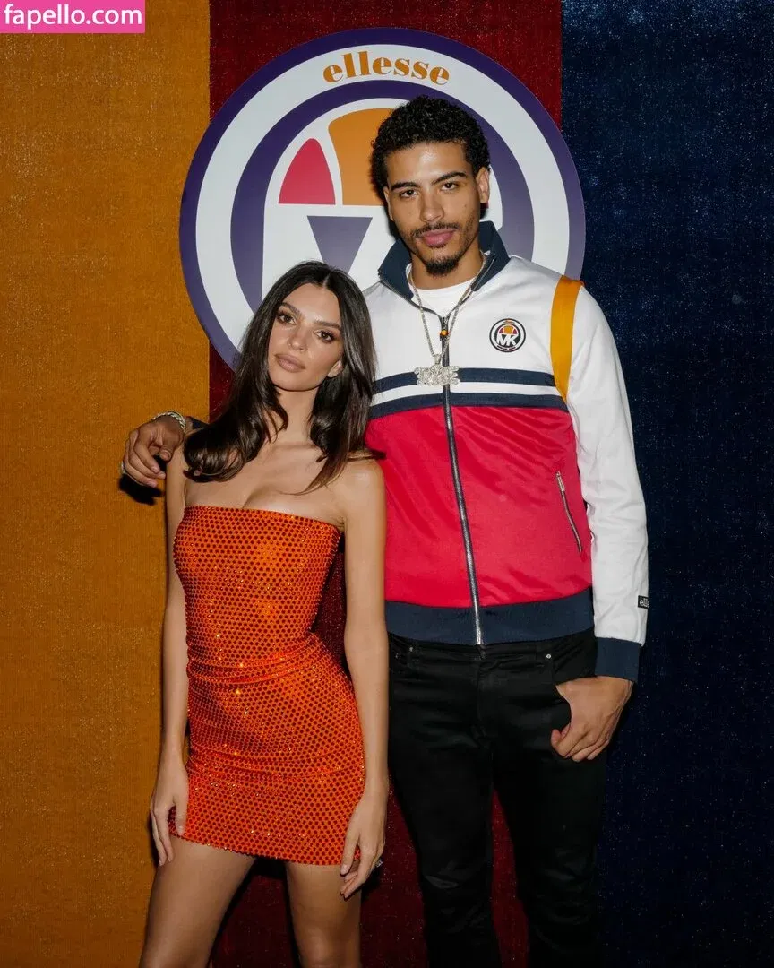 Emily Ratajkowski Onlyfans Photo Gallery 