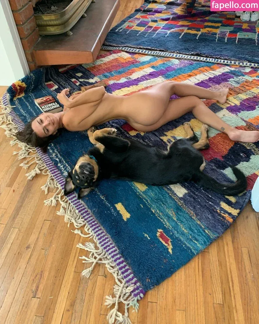 Emily Ratajkowski Onlyfans Photo Gallery 