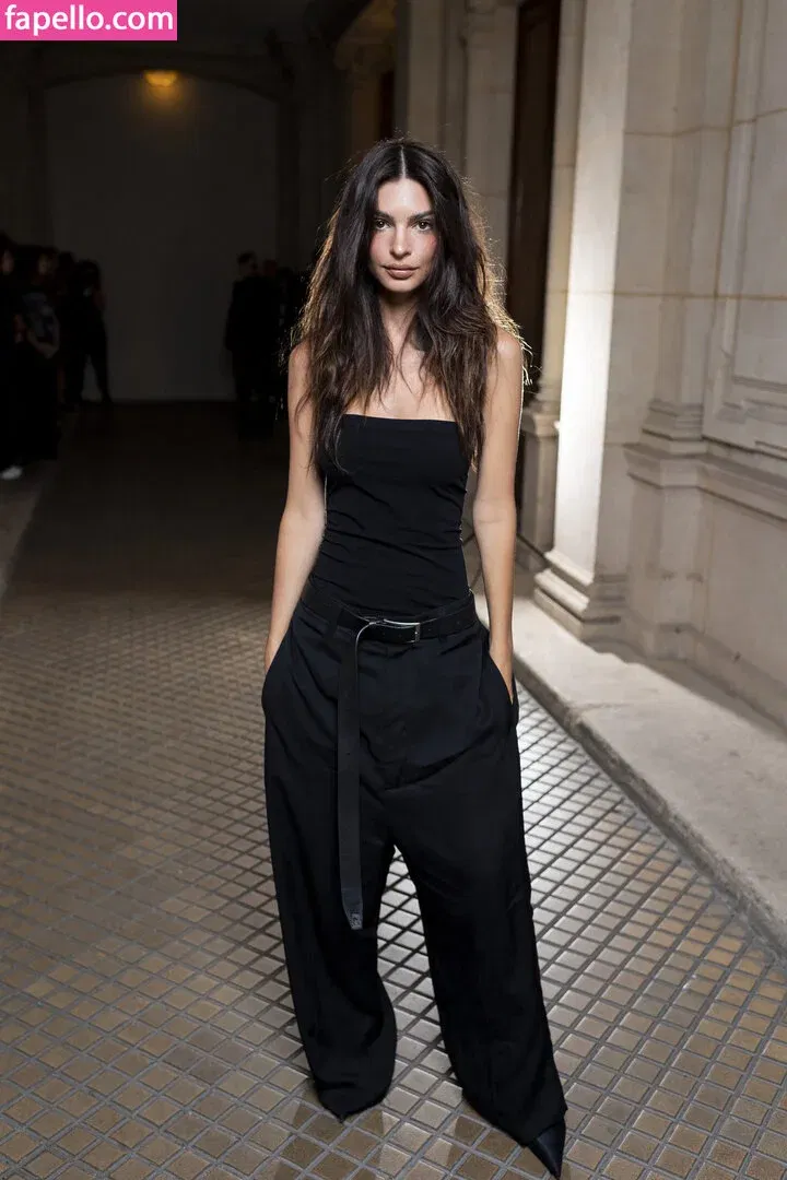 Emily Ratajkowski Onlyfans Photo Gallery 