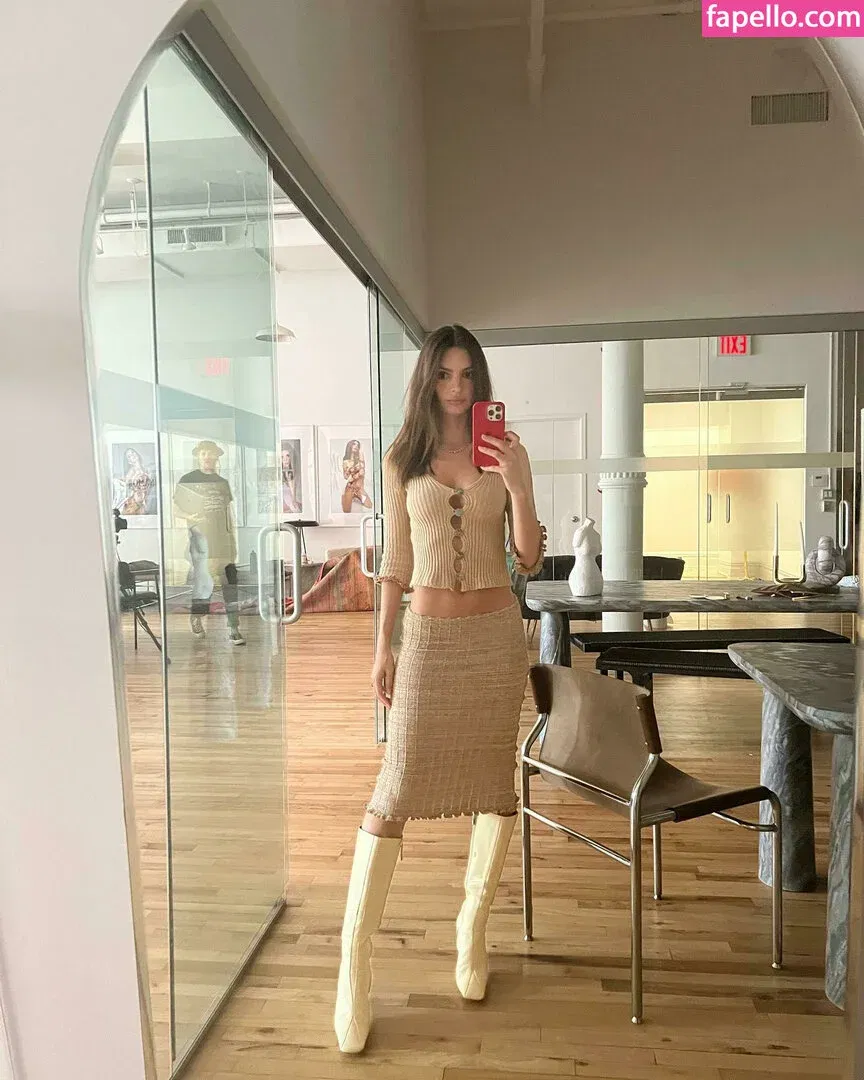 Emily Ratajkowski Onlyfans Photo Gallery 