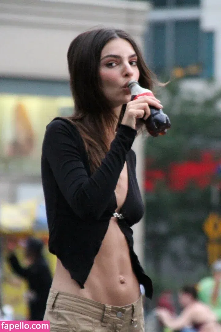 Emily Ratajkowski Onlyfans Photo Gallery 