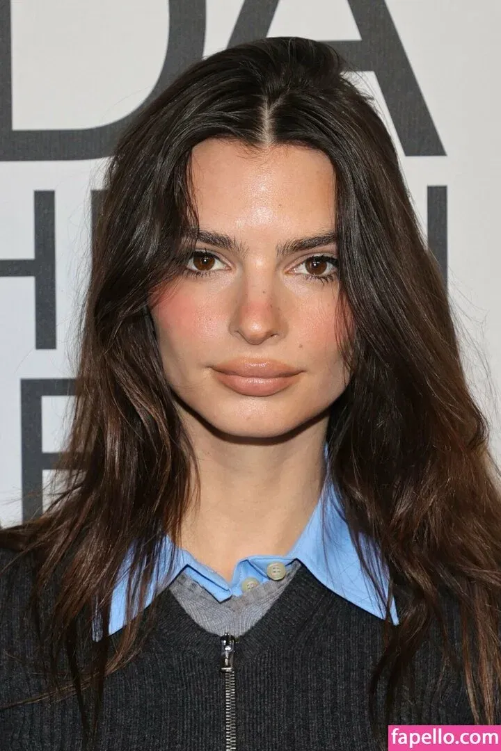 Emily Ratajkowski Onlyfans Photo Gallery 