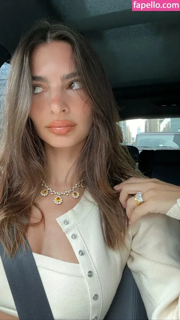 Emily Ratajkowski Onlyfans Photo Gallery 