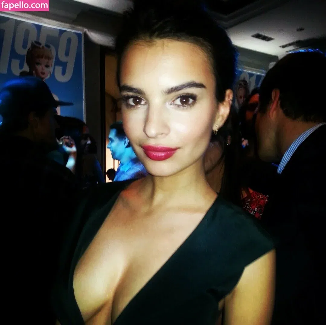 Emily Ratajkowski Onlyfans Photo Gallery 