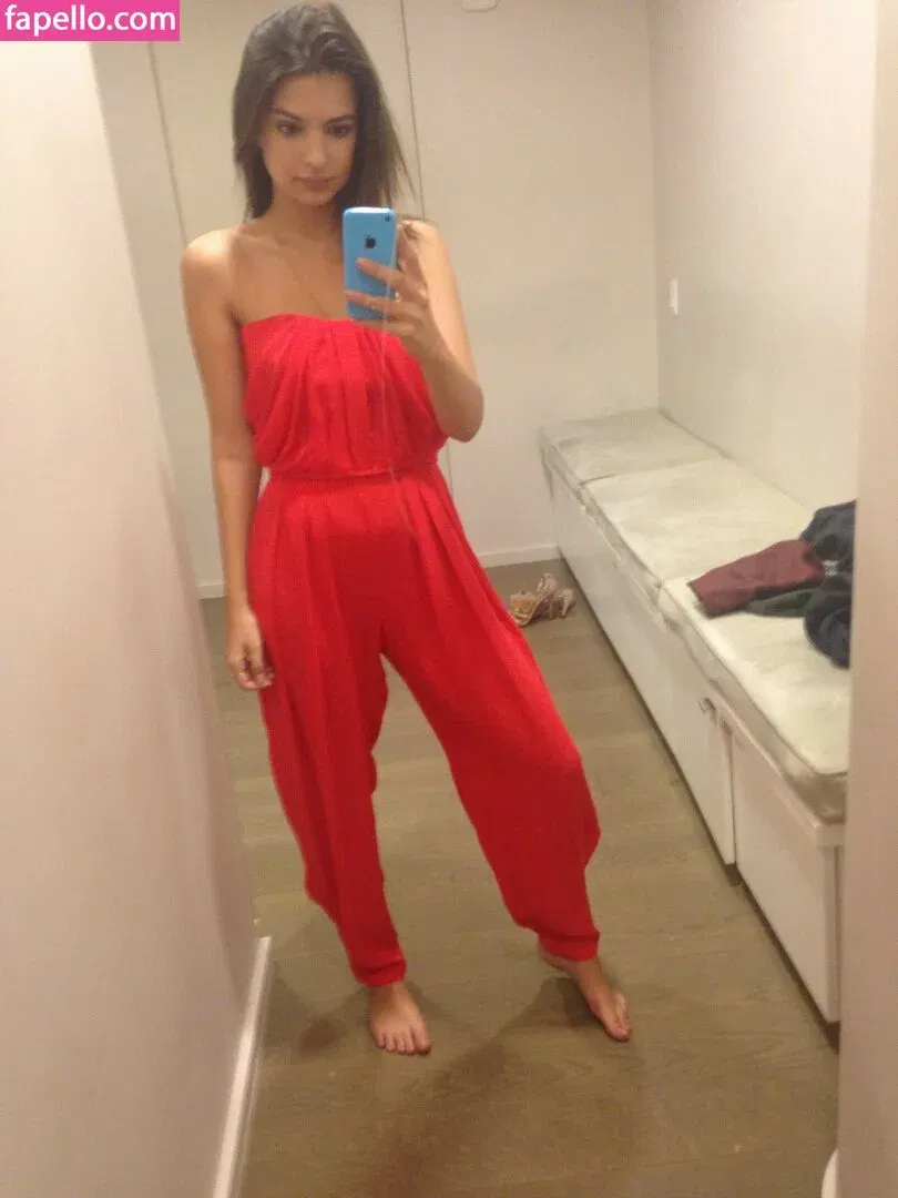 Emily Ratajkowski Onlyfans Photo Gallery 