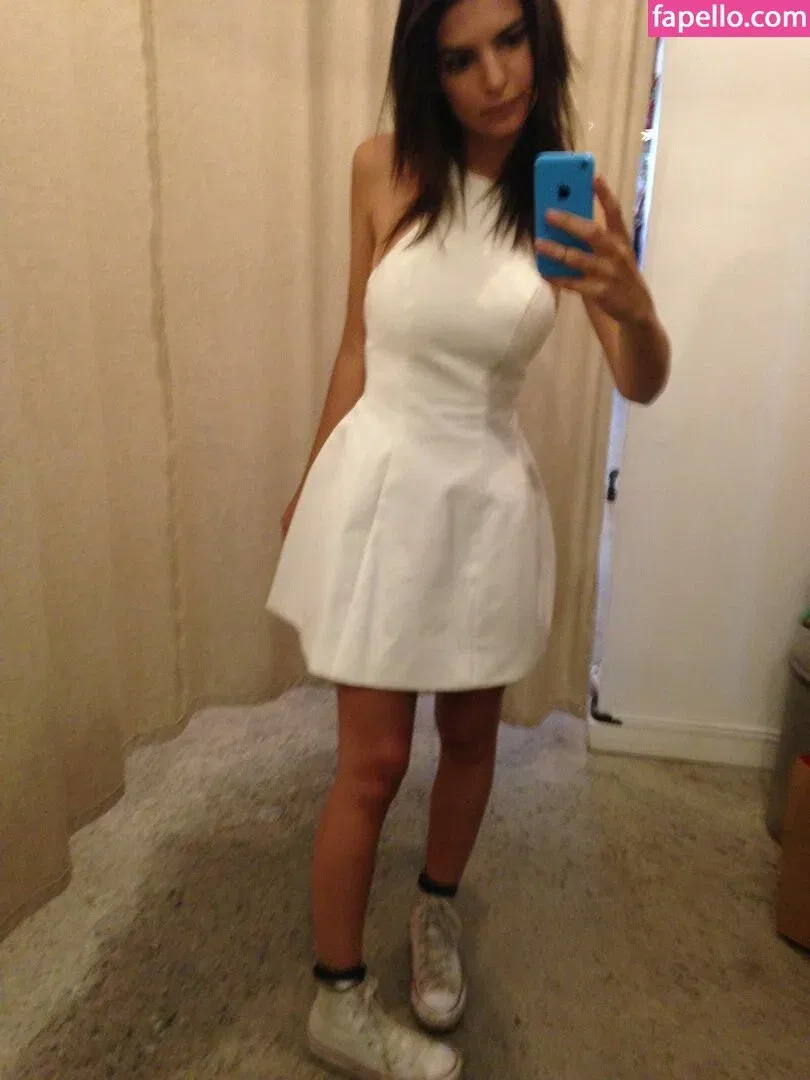 Emily Ratajkowski Onlyfans Photo Gallery 