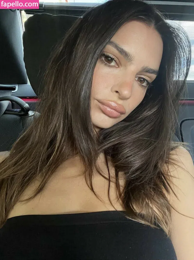 Emily Ratajkowski Onlyfans Photo Gallery 