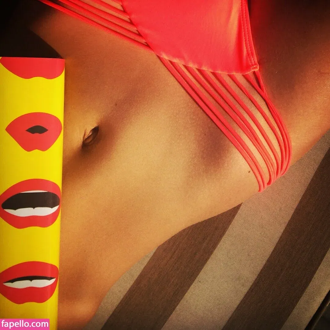 Emily Ratajkowski Onlyfans Photo Gallery 