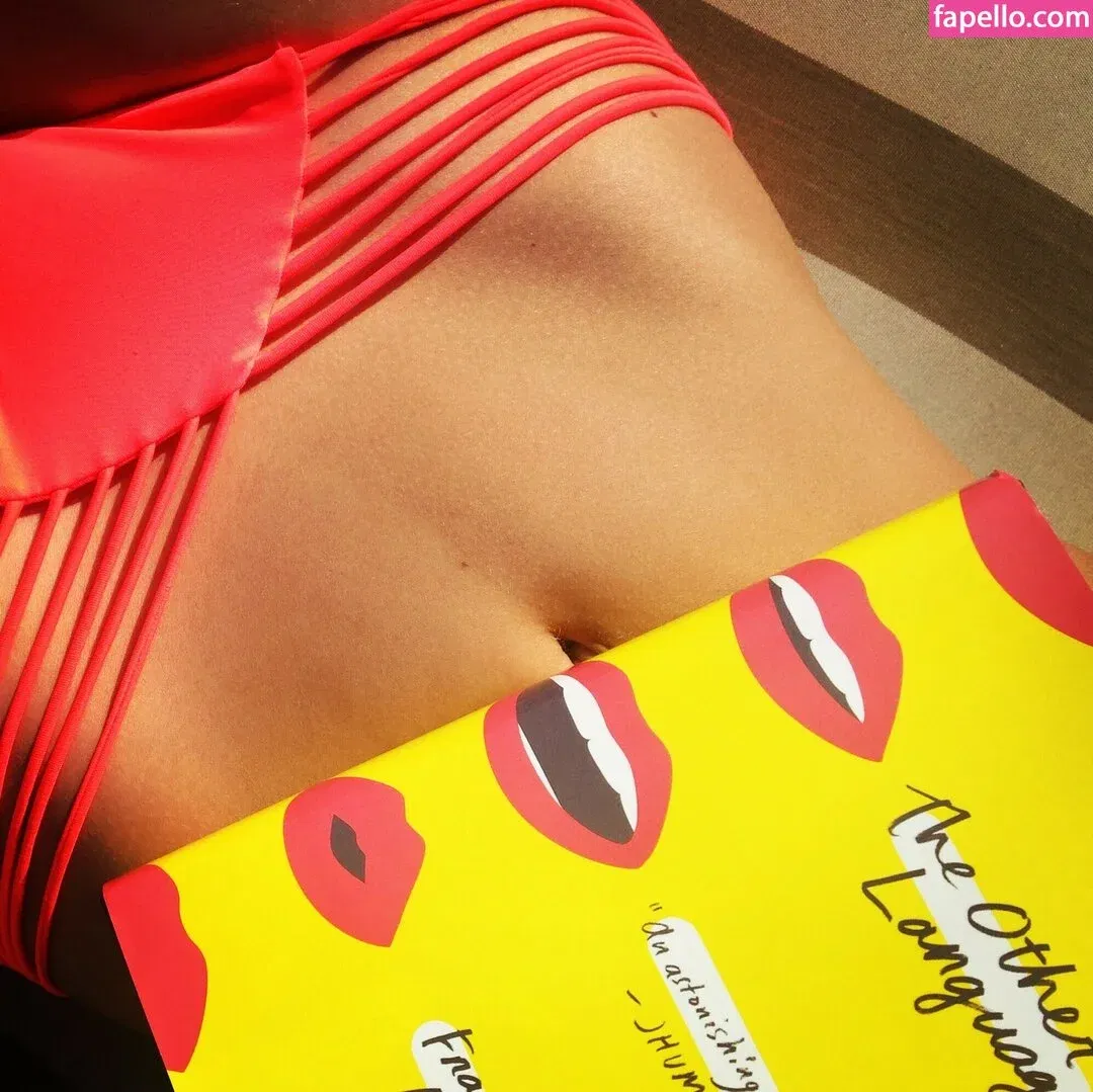 Emily Ratajkowski Onlyfans Photo Gallery 